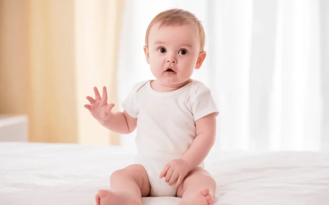 Bébé claque langue : comprendre et interpréter ce comportement