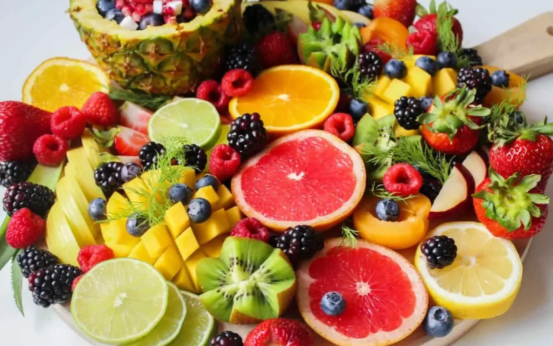 Manger que des fruits pour maigrir : efficacité, risques et alternatives