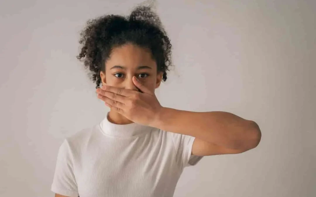 Rots à l&rsquo;odeur d&rsquo;œuf pourri : causes, solutions et traitements naturels