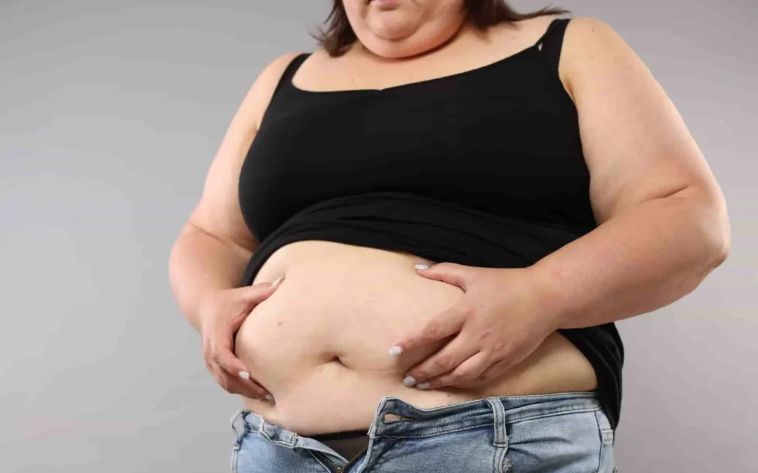 Perdre la graisse abdominale chez la femme de 50 ans : solutions et conseils post-ménopause