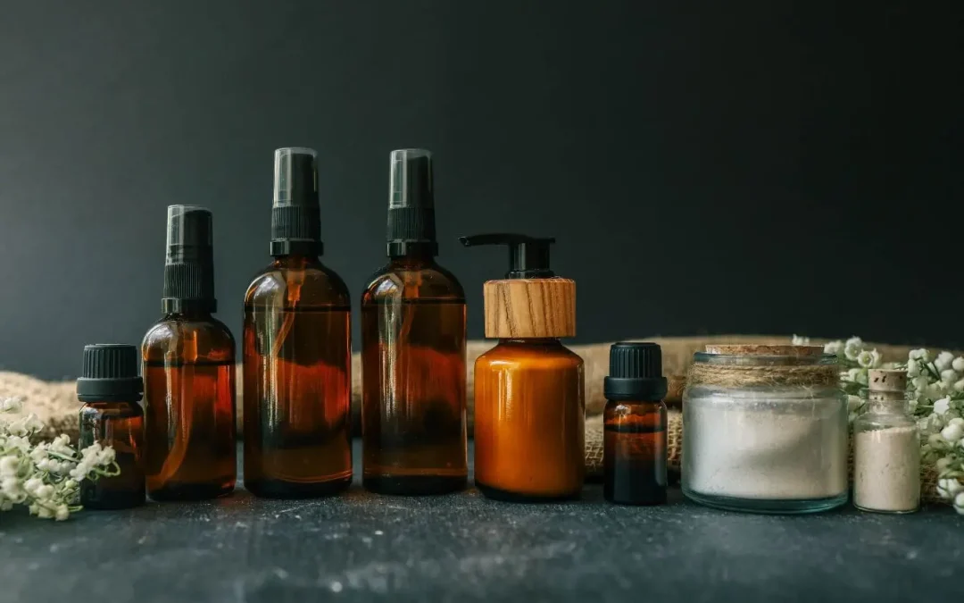 Huile de Fenugrec : bienfaits, utilisations beauté (poitrine, cheveux) et précautions d’emploi