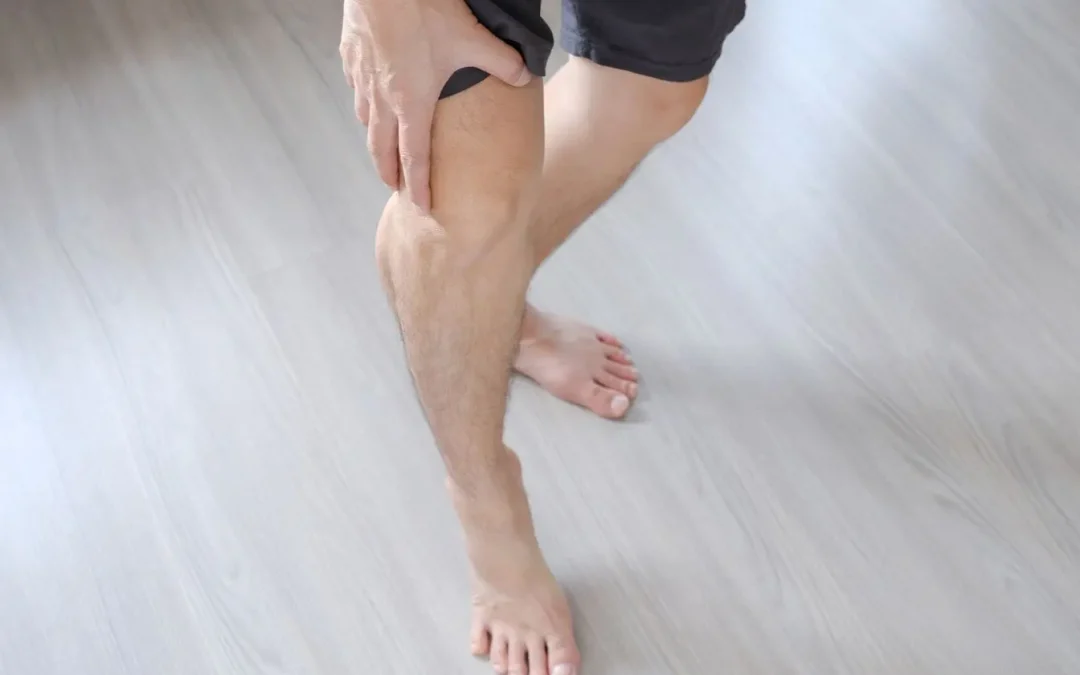 Rétention d&rsquo;eau dans les jambes : remèdes naturels et solutions efficaces pour dégonfler