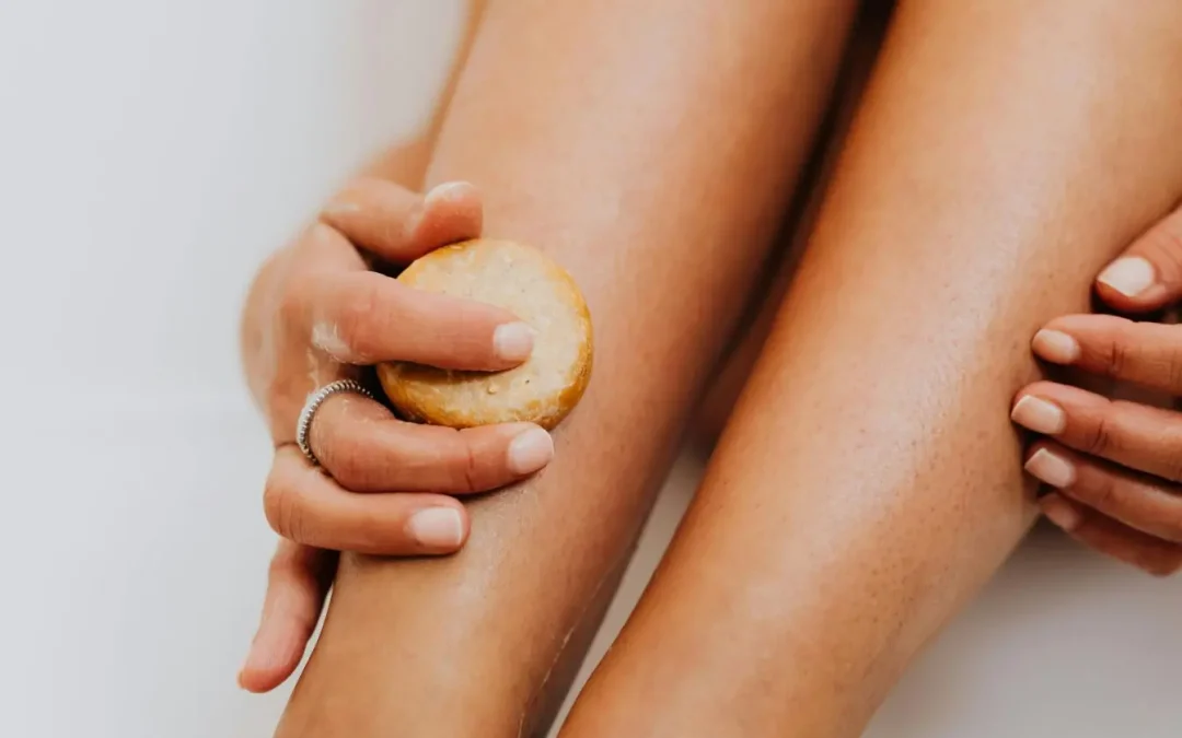 Jambes lourdes et circulation sanguine : causes, solutions et gestes de secours