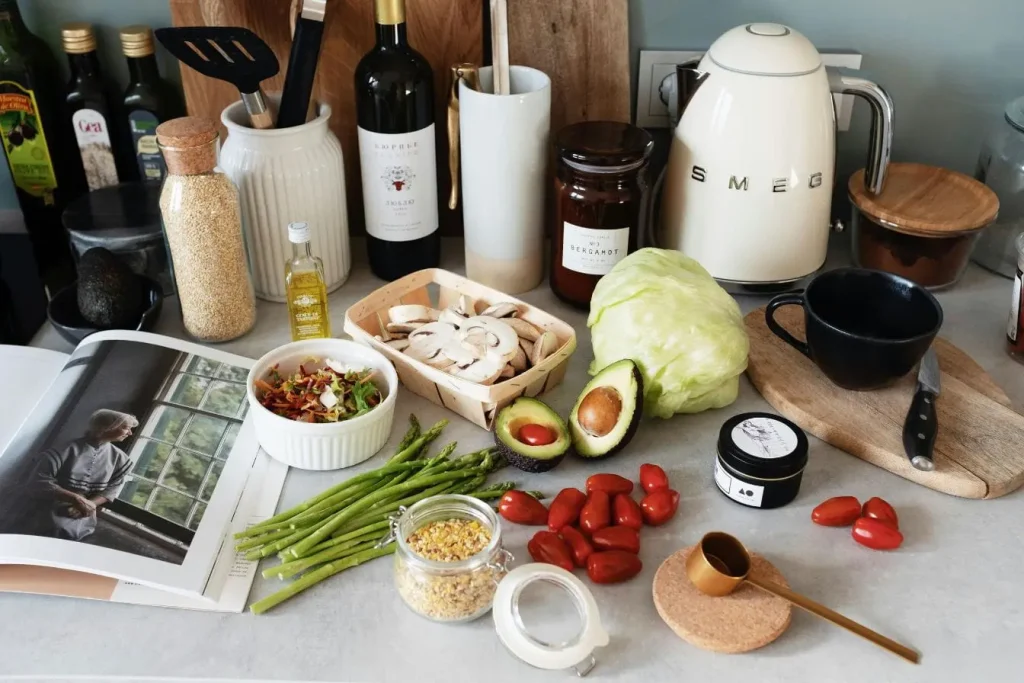 Légumes frais et huile d’olive traduisant le rôle des nutriments essentiels dans l’amélioration des capacités cognitives.