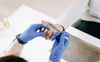 Ongles cassants et carences : quelles sont les causes et solutions ?